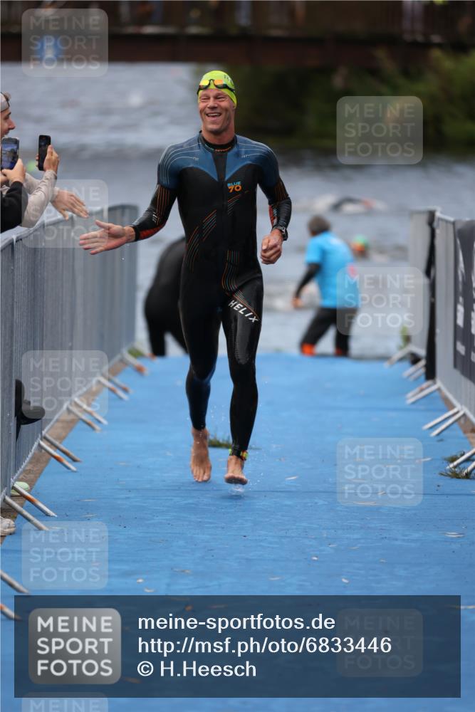 25.08.2024 - Elbe Triathlon Hamburg H.Heesch http://msf.ph/oto/6833446 25.08.2024 08:32:54 Schwimmen 50, 91, 105 meine-sportfotos.de