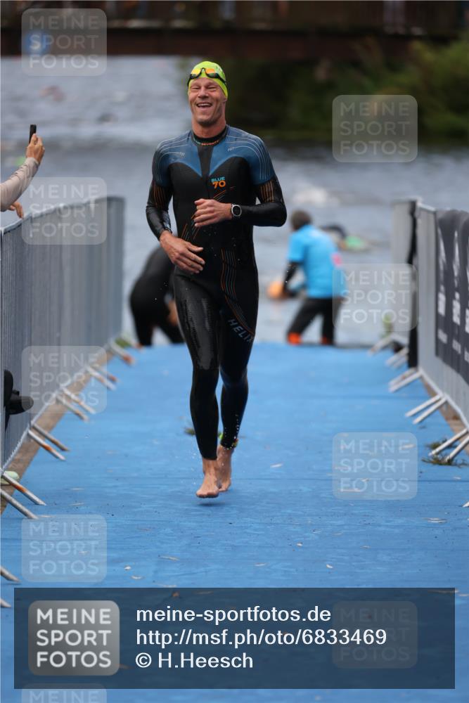 25.08.2024 - Elbe Triathlon Hamburg H.Heesch http://msf.ph/oto/6833469 25.08.2024 08:32:54 Schwimmen 50, 91, 105 meine-sportfotos.de