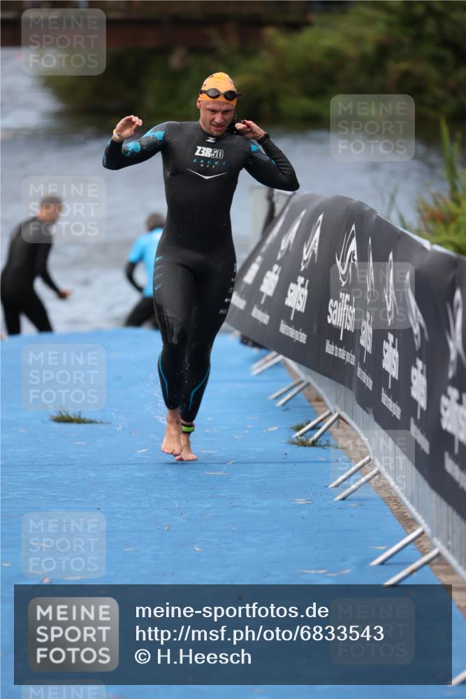 25.08.2024 - Elbe Triathlon Hamburg H.Heesch http://msf.ph/oto/6833543 25.08.2024 08:33:09 Schwimmen 50, 99, 105 meine-sportfotos.de
