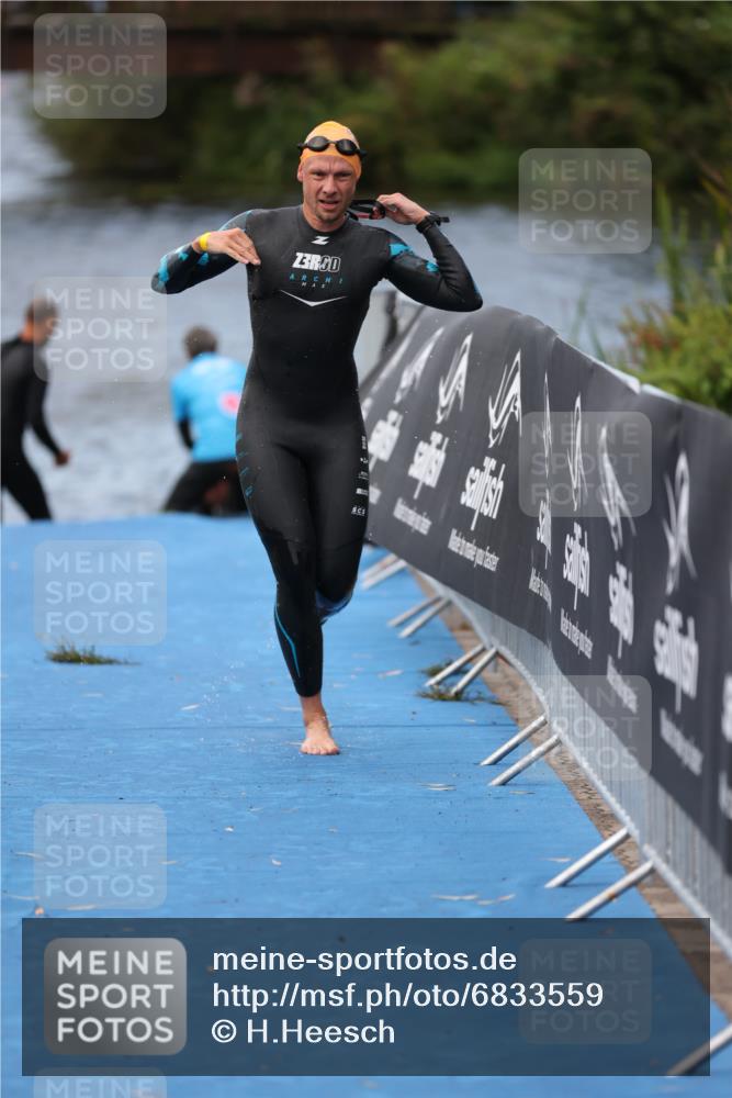 25.08.2024 - Elbe Triathlon Hamburg H.Heesch http://msf.ph/oto/6833559 25.08.2024 08:33:09 Schwimmen 50, 99, 105 meine-sportfotos.de
