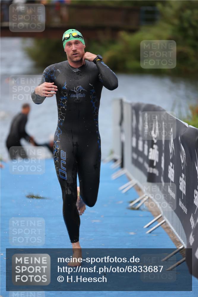 25.08.2024 - Elbe Triathlon Hamburg H.Heesch http://msf.ph/oto/6833687 25.08.2024 08:33:18 Schwimmen 50, 60, 99 meine-sportfotos.de