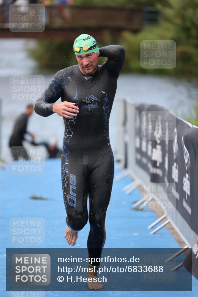 25.08.2024 - Elbe Triathlon Hamburg H.Heesch http://msf.ph/oto/6833688 25.08.2024 08:33:19 Schwimmen 50, 60, 99 meine-sportfotos.de