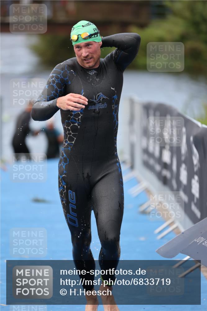 25.08.2024 - Elbe Triathlon Hamburg H.Heesch http://msf.ph/oto/6833719 25.08.2024 08:33:19 Schwimmen 50, 60, 99 meine-sportfotos.de