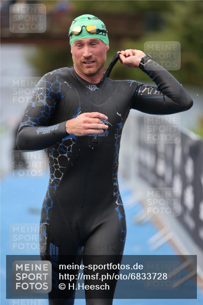 25.08.2024 - Elbe Triathlon Hamburg H.Heesch http://msf.ph/oto/6833728 25.08.2024 08:33:20 Schwimmen 50, 60, 99 meine-sportfotos.de