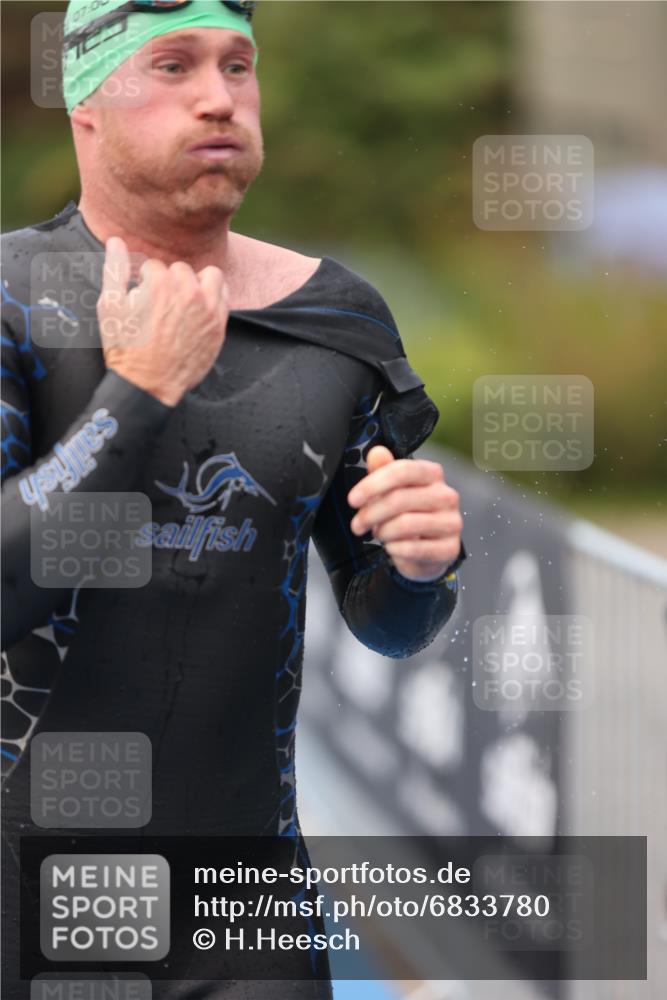 25.08.2024 - Elbe Triathlon Hamburg H.Heesch http://msf.ph/oto/6833780 25.08.2024 08:33:20 Schwimmen 50, 60, 99 meine-sportfotos.de