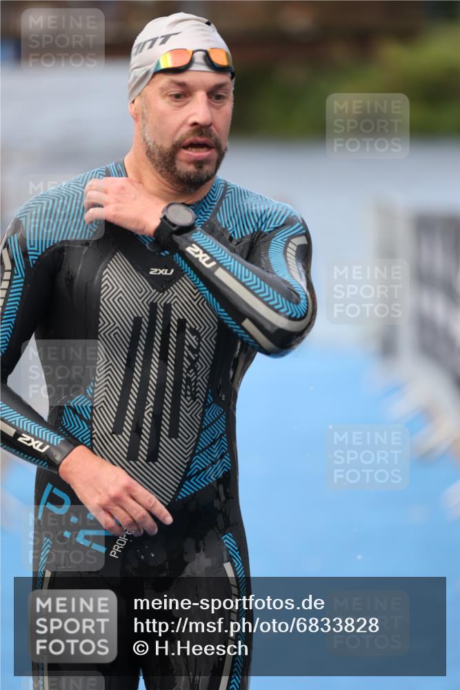 25.08.2024 - Elbe Triathlon Hamburg H.Heesch http://msf.ph/oto/6833828 25.08.2024 08:33:29 Schwimmen 33, 60, 99 meine-sportfotos.de