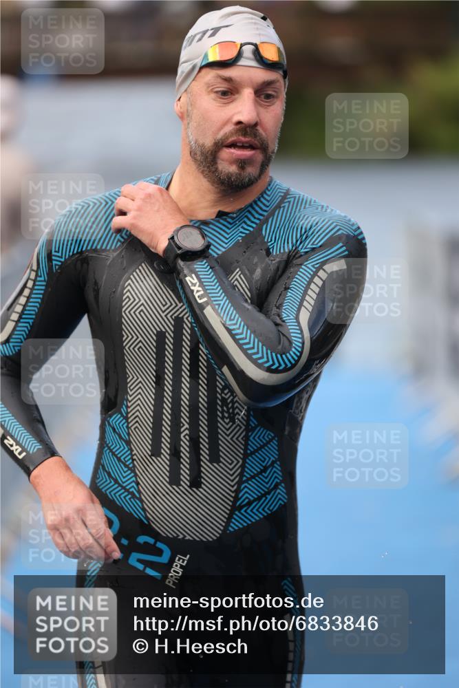 25.08.2024 - Elbe Triathlon Hamburg H.Heesch http://msf.ph/oto/6833846 25.08.2024 08:33:29 Schwimmen 33, 60, 99 meine-sportfotos.de
