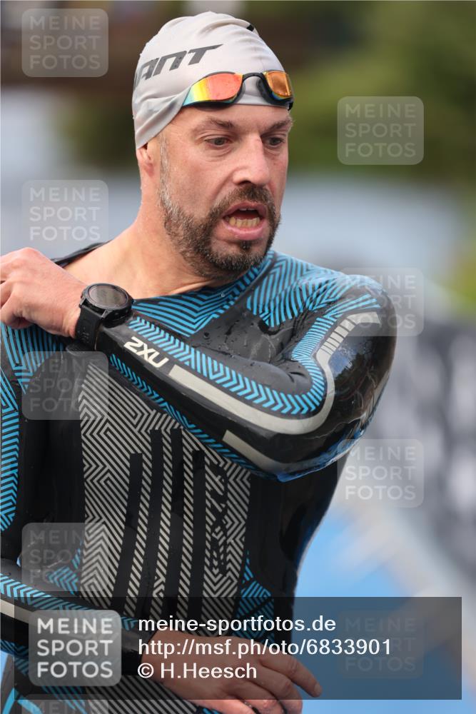 25.08.2024 - Elbe Triathlon Hamburg H.Heesch http://msf.ph/oto/6833901 25.08.2024 08:33:30 Schwimmen 33, 60, 99 meine-sportfotos.de