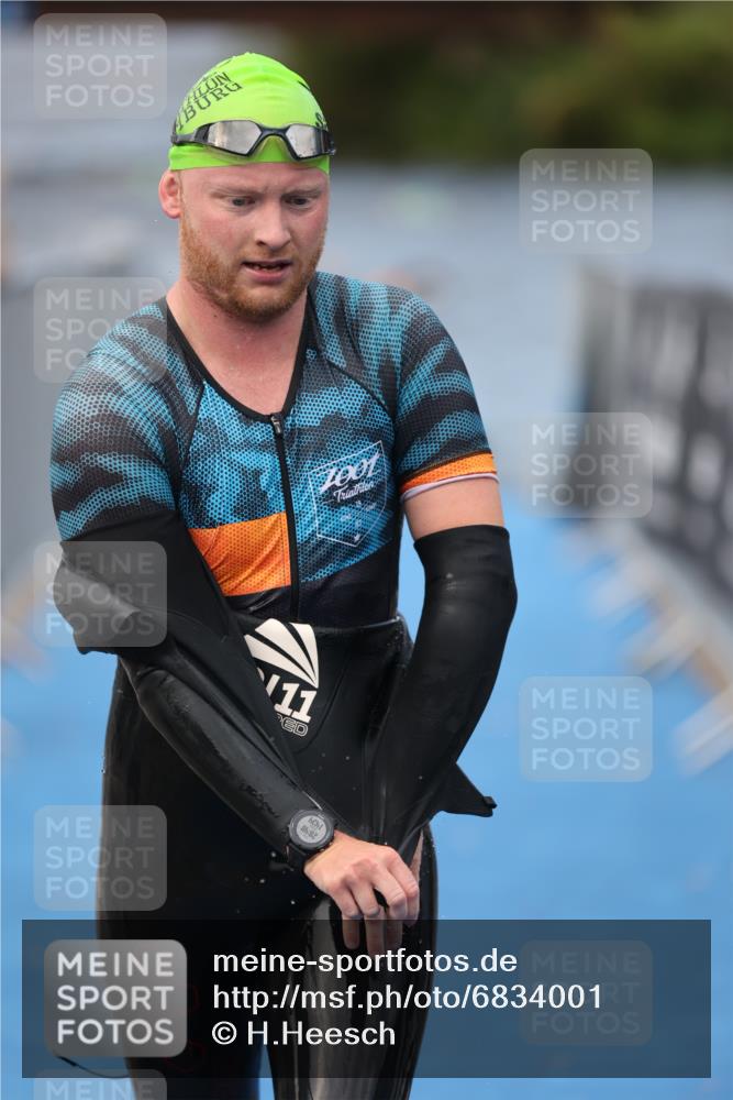 25.08.2024 - Elbe Triathlon Hamburg H.Heesch http://msf.ph/oto/6834001 25.08.2024 08:33:43 Schwimmen 33, 60, 61, 69 meine-sportfotos.de