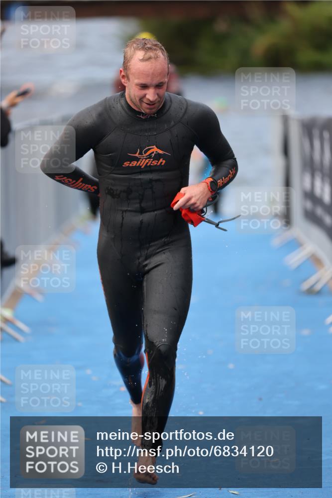 25.08.2024 - Elbe Triathlon Hamburg H.Heesch http://msf.ph/oto/6834120 25.08.2024 08:33:52 Schwimmen 33, 61, 64, 69, 86 meine-sportfotos.de