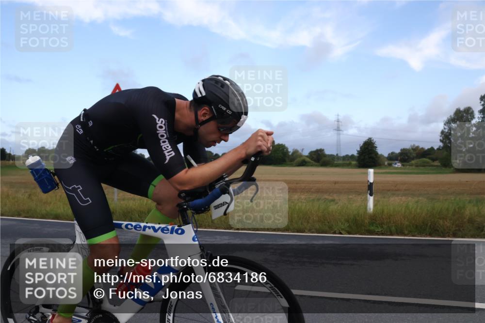 25.08.2024 - Elbe Triathlon Hamburg Fuchs,  Jonas http://msf.ph/oto/6834186 25.08.2024 08:38:52 Radfahren 37 meine-sportfotos.de