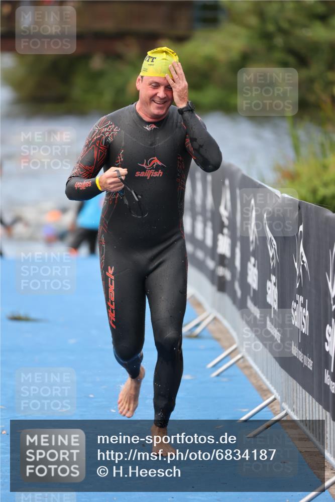 25.08.2024 - Elbe Triathlon Hamburg H.Heesch http://msf.ph/oto/6834187 25.08.2024 08:33:55 Schwimmen 33, 61, 64, 69, 86 meine-sportfotos.de