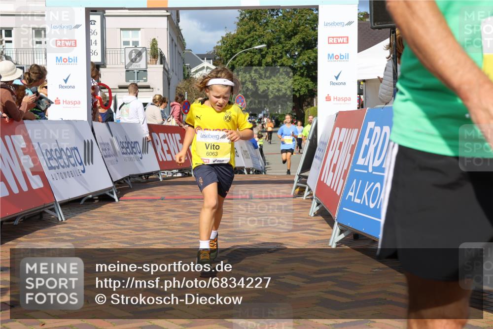 25.08.2024 - 20. Blankeneser Heldenlauf Strokosch-Dieckow http://msf.ph/oto/6834227 25.08.2024 10:27:49 Ziel 6063, 6214, 6282, 6397 meine-sportfotos.de