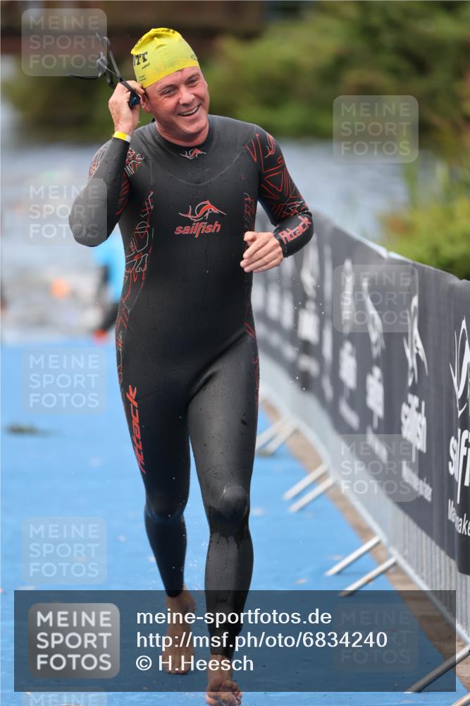 25.08.2024 - Elbe Triathlon Hamburg H.Heesch http://msf.ph/oto/6834240 25.08.2024 08:33:55 Schwimmen 33, 61, 64, 69, 86 meine-sportfotos.de
