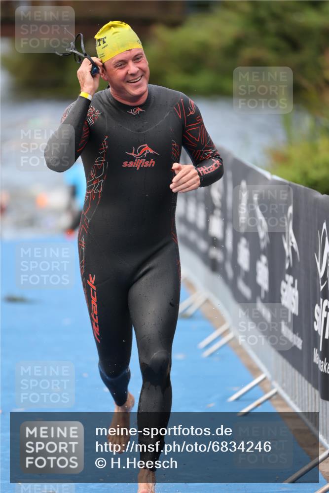 25.08.2024 - Elbe Triathlon Hamburg H.Heesch http://msf.ph/oto/6834246 25.08.2024 08:33:56 Schwimmen 33, 52, 61, 64, 69, 86 meine-sportfotos.de
