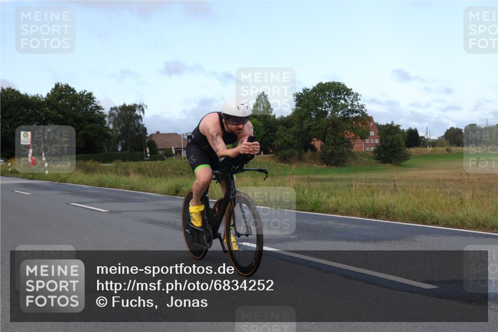 25.08.2024 - Elbe Triathlon Hamburg Fuchs,  Jonas http://msf.ph/oto/6834252 25.08.2024 08:39:31 Radfahren 38 meine-sportfotos.de