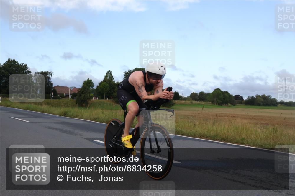 25.08.2024 - Elbe Triathlon Hamburg Fuchs,  Jonas http://msf.ph/oto/6834258 25.08.2024 08:39:32 Radfahren 38 meine-sportfotos.de
