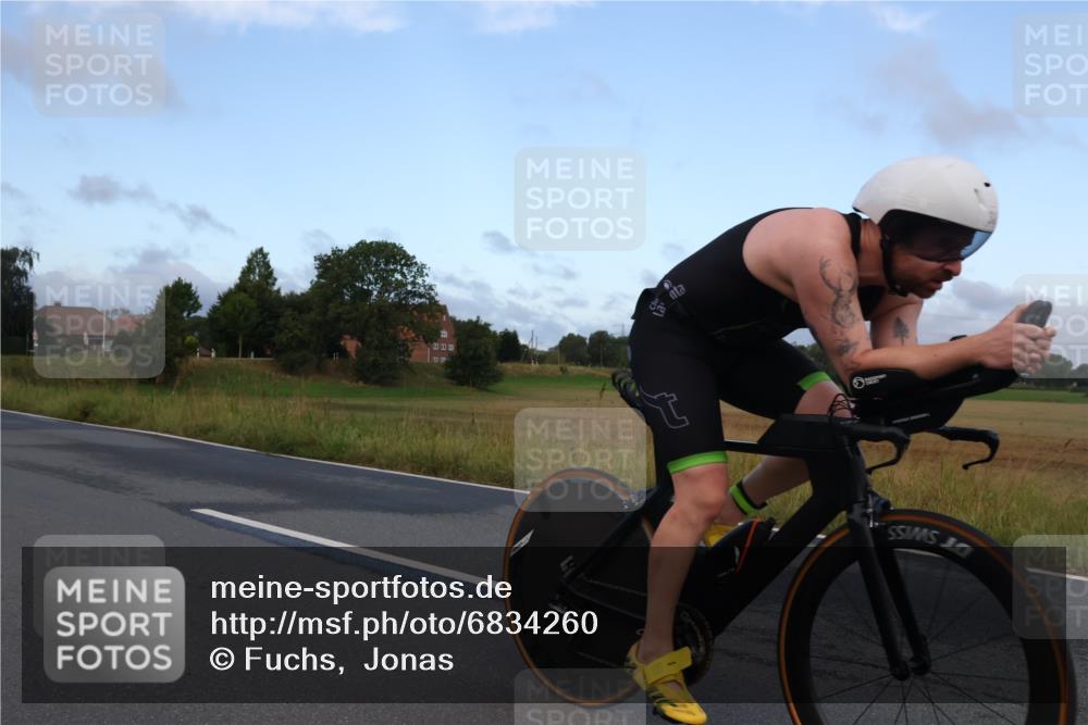 25.08.2024 - Elbe Triathlon Hamburg Fuchs,  Jonas http://msf.ph/oto/6834260 25.08.2024 08:39:32 Radfahren 38 meine-sportfotos.de