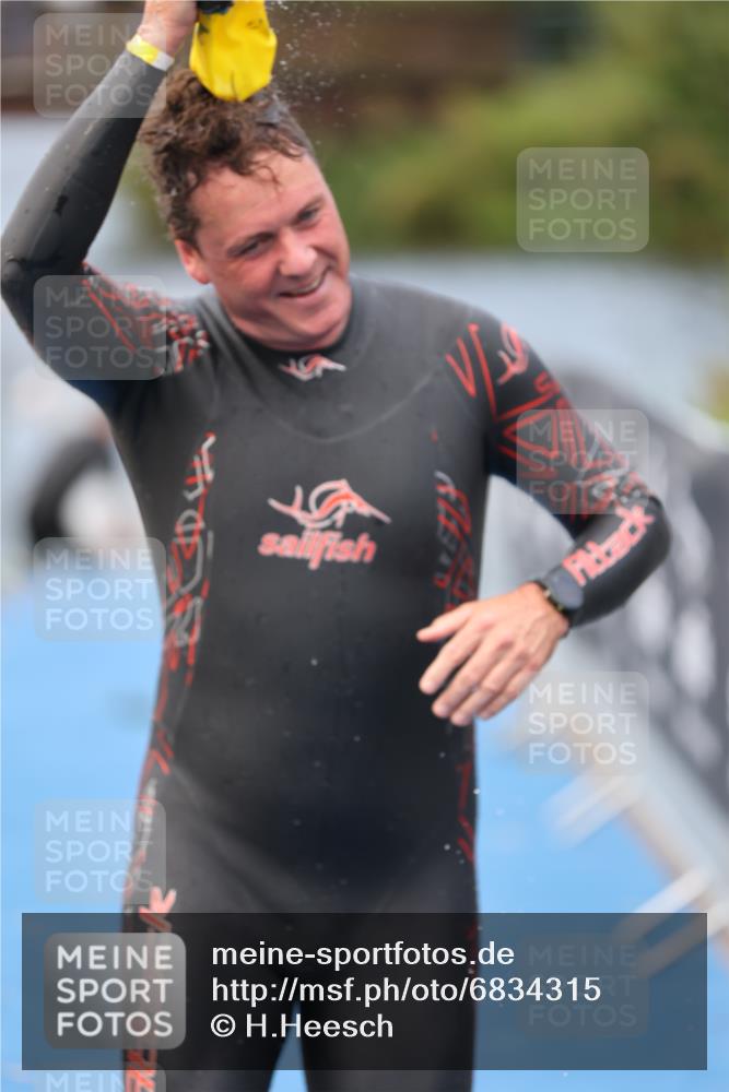 25.08.2024 - Elbe Triathlon Hamburg H.Heesch http://msf.ph/oto/6834315 25.08.2024 08:33:57 Schwimmen 33, 52, 61, 64, 69, 86 meine-sportfotos.de