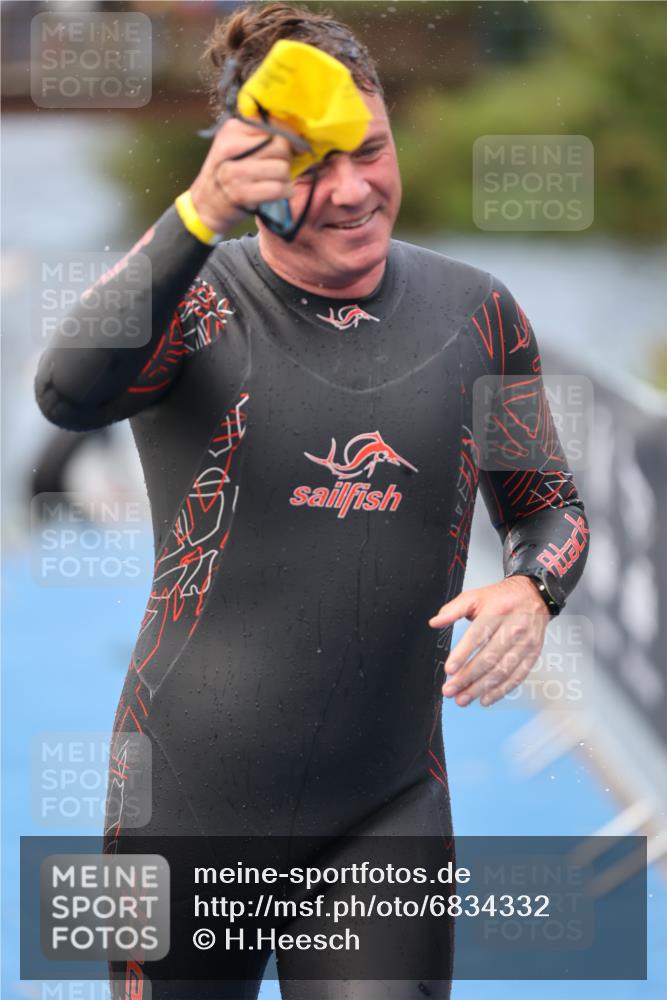 25.08.2024 - Elbe Triathlon Hamburg H.Heesch http://msf.ph/oto/6834332 25.08.2024 08:33:57 Schwimmen 33, 52, 61, 64, 69, 86 meine-sportfotos.de
