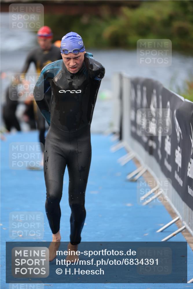 25.08.2024 - Elbe Triathlon Hamburg H.Heesch http://msf.ph/oto/6834391 25.08.2024 08:34:08 Schwimmen 35, 52, 55, 58, 61, 64, 69, 86 meine-sportfotos.de