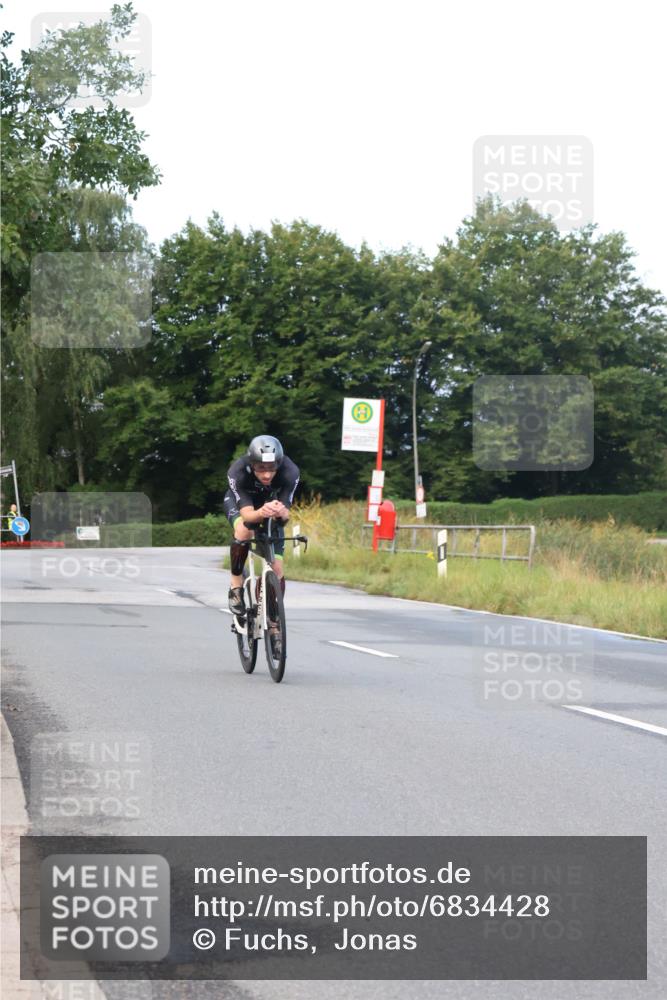 25.08.2024 - Elbe Triathlon Hamburg Fuchs,  Jonas http://msf.ph/oto/6834428 25.08.2024 08:40:15 Radfahren 40 meine-sportfotos.de
