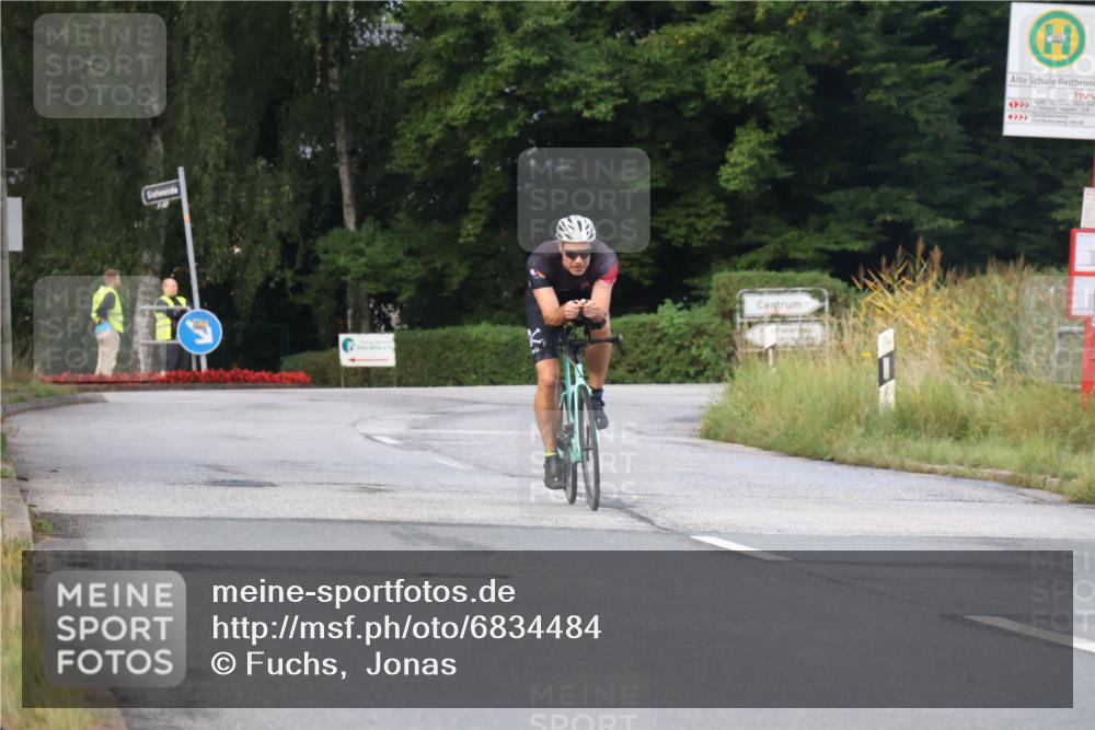 25.08.2024 - Elbe Triathlon Hamburg Fuchs,  Jonas http://msf.ph/oto/6834484 25.08.2024 08:40:27 Radfahren 95 meine-sportfotos.de
