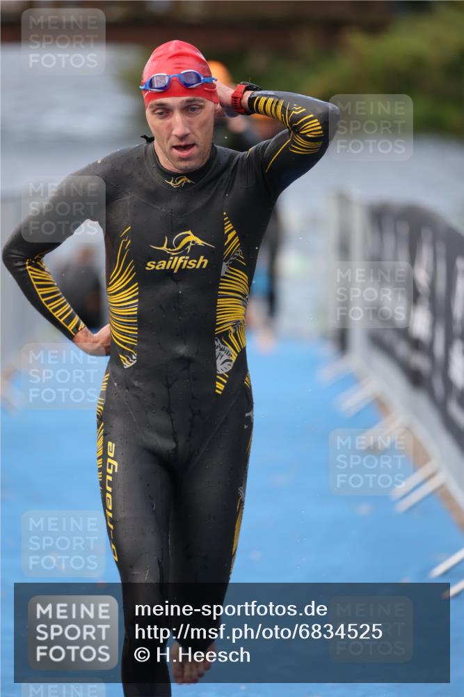 25.08.2024 - Elbe Triathlon Hamburg H.Heesch http://msf.ph/oto/6834525 25.08.2024 08:34:11 Schwimmen 35, 52, 55, 58, 64, 83, 86 meine-sportfotos.de