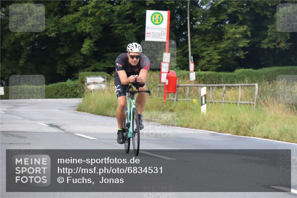 25.08.2024 - Elbe Triathlon Hamburg Fuchs,  Jonas http://msf.ph/oto/6834531 25.08.2024 08:40:28 Radfahren 95 meine-sportfotos.de