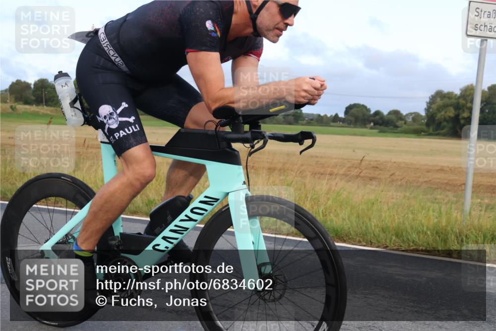 25.08.2024 - Elbe Triathlon Hamburg Fuchs,  Jonas http://msf.ph/oto/6834602 25.08.2024 08:40:30 Radfahren 95 meine-sportfotos.de