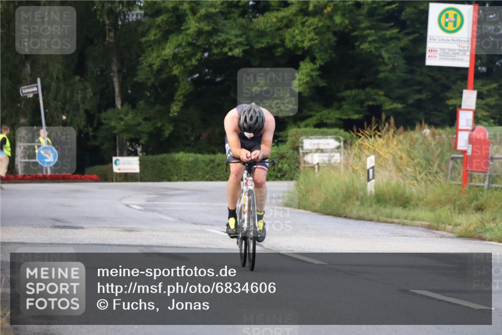 25.08.2024 - Elbe Triathlon Hamburg Fuchs,  Jonas http://msf.ph/oto/6834606 25.08.2024 08:40:43 Radfahren 92 meine-sportfotos.de