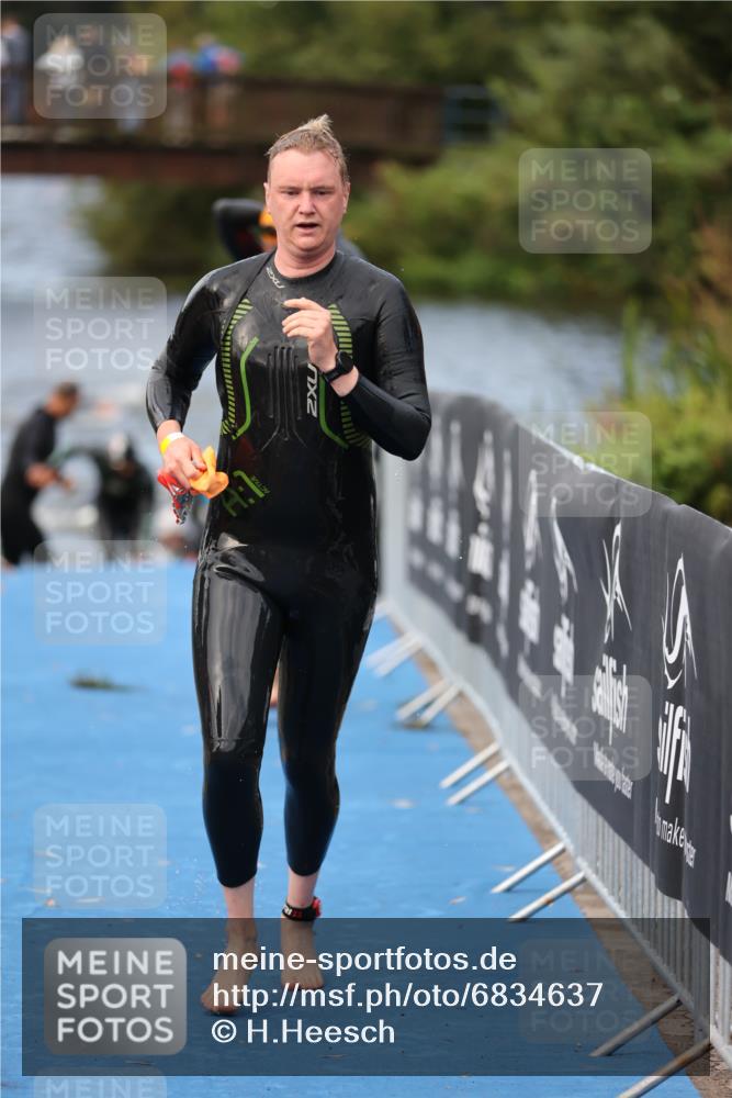 25.08.2024 - Elbe Triathlon Hamburg H.Heesch http://msf.ph/oto/6834637 25.08.2024 08:34:15 Schwimmen 35, 52, 55, 58, 64, 83, 86, 97 meine-sportfotos.de