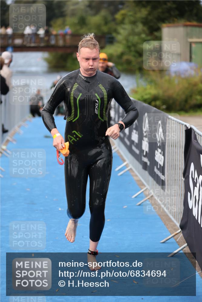 25.08.2024 - Elbe Triathlon Hamburg H.Heesch http://msf.ph/oto/6834694 25.08.2024 08:34:16 Schwimmen 35, 52, 55, 58, 64, 83, 84, 86, 97 meine-sportfotos.de