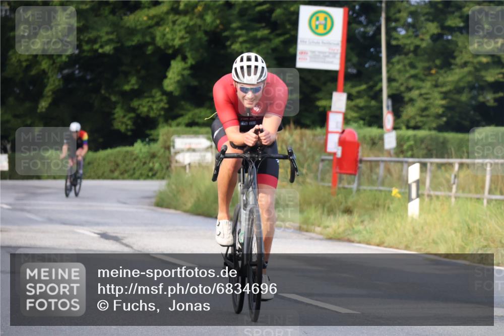 25.08.2024 - Elbe Triathlon Hamburg Fuchs,  Jonas http://msf.ph/oto/6834696 25.08.2024 08:40:50 Radfahren 92, 81, 89 meine-sportfotos.de