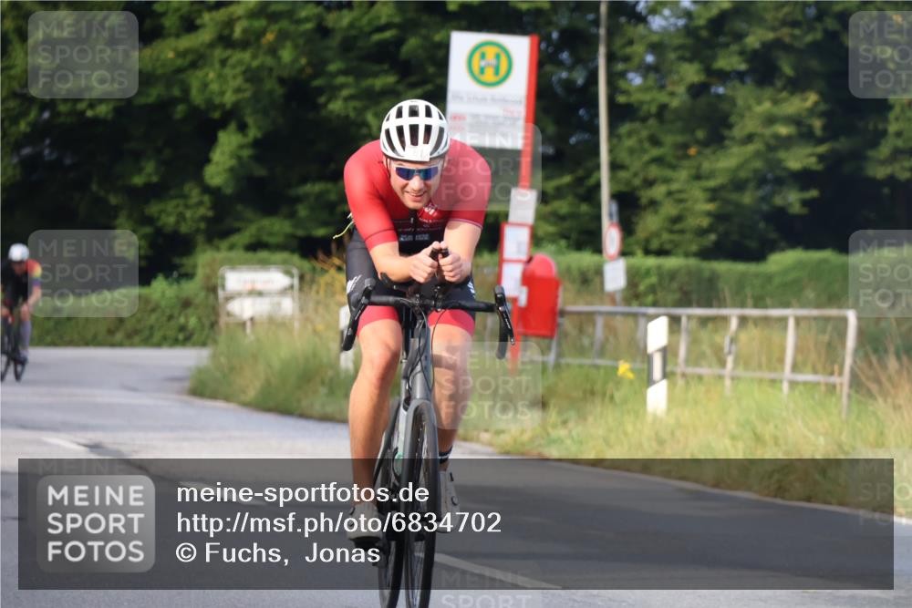 25.08.2024 - Elbe Triathlon Hamburg Fuchs,  Jonas http://msf.ph/oto/6834702 25.08.2024 08:40:51 Radfahren 81, 89 meine-sportfotos.de