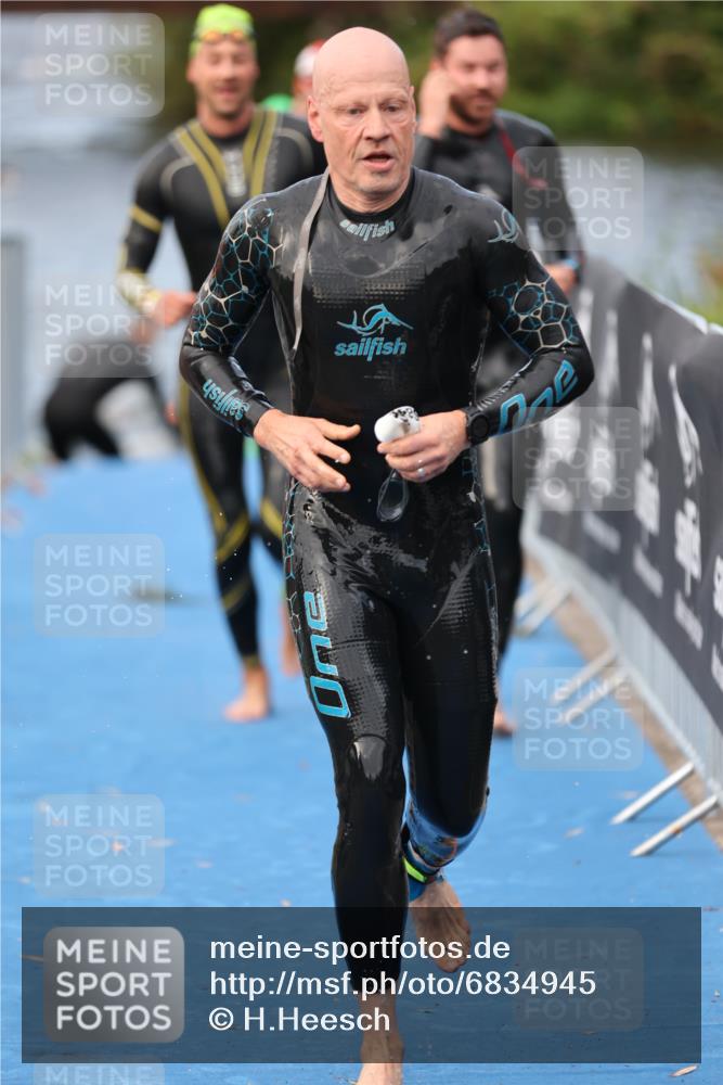 25.08.2024 - Elbe Triathlon Hamburg H.Heesch http://msf.ph/oto/6834945 25.08.2024 08:34:28 Schwimmen 35, 48, 52, 55, 58, 83, 84, 94, 97 meine-sportfotos.de