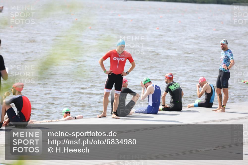 25.08.2024 - Elbe Triathlon Hamburg H.Heesch http://msf.ph/oto/6834980 25.08.2024 13:58:09 Schwimmen  meine-sportfotos.de