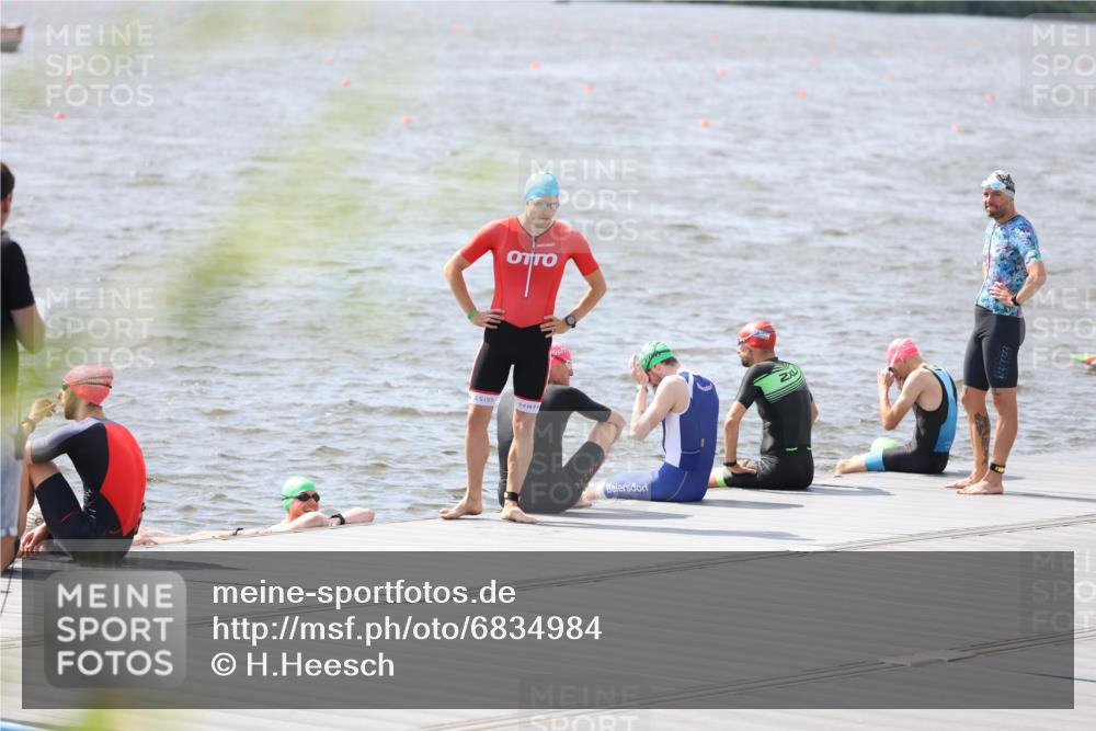 25.08.2024 - Elbe Triathlon Hamburg H.Heesch http://msf.ph/oto/6834984 25.08.2024 13:58:09 Schwimmen  meine-sportfotos.de