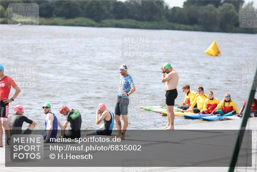 25.08.2024 - Elbe Triathlon Hamburg H.Heesch http://msf.ph/oto/6835002 25.08.2024 13:58:10 Schwimmen  meine-sportfotos.de