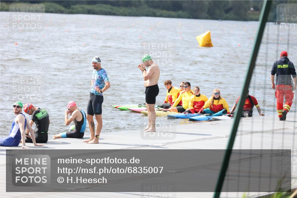 25.08.2024 - Elbe Triathlon Hamburg H.Heesch http://msf.ph/oto/6835007 25.08.2024 13:58:11 Schwimmen  meine-sportfotos.de