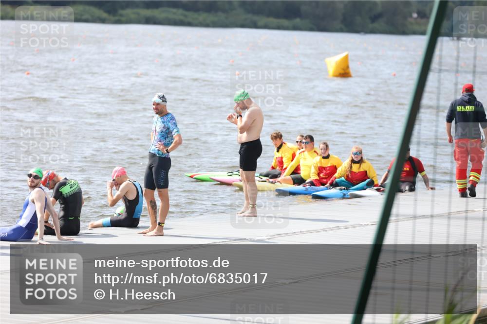 25.08.2024 - Elbe Triathlon Hamburg H.Heesch http://msf.ph/oto/6835017 25.08.2024 13:58:11 Schwimmen  meine-sportfotos.de