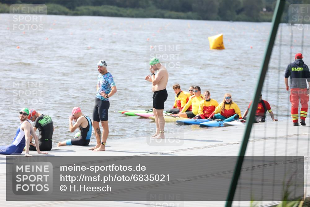 25.08.2024 - Elbe Triathlon Hamburg H.Heesch http://msf.ph/oto/6835021 25.08.2024 13:58:11 Schwimmen  meine-sportfotos.de