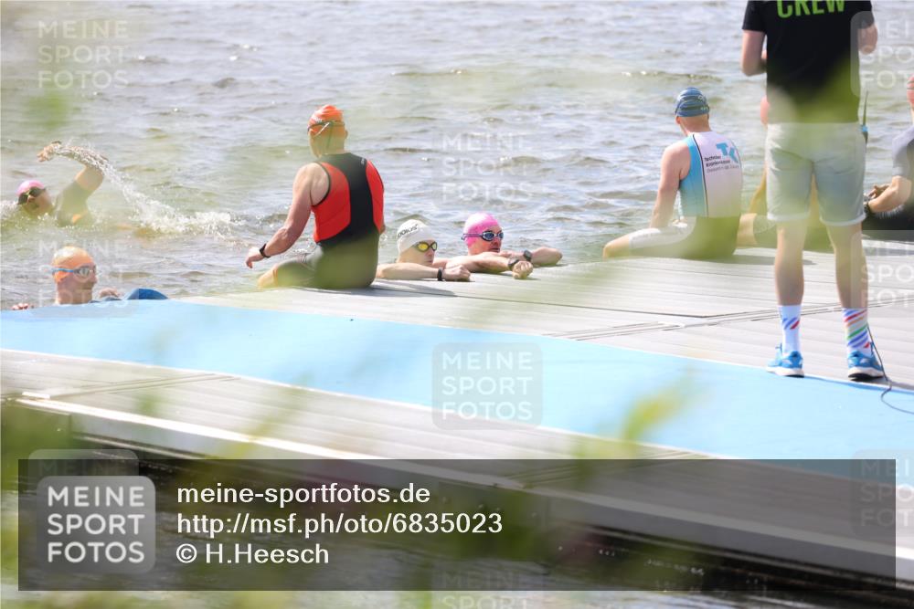 25.08.2024 - Elbe Triathlon Hamburg H.Heesch http://msf.ph/oto/6835023 25.08.2024 13:58:15 Schwimmen  meine-sportfotos.de