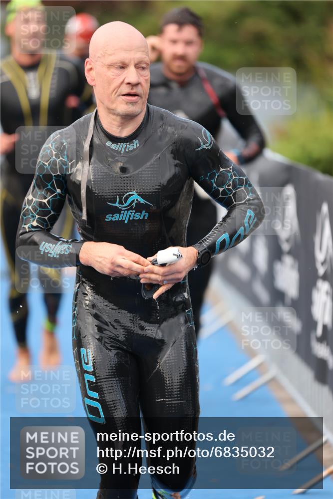 25.08.2024 - Elbe Triathlon Hamburg H.Heesch http://msf.ph/oto/6835032 25.08.2024 08:34:28 Schwimmen 35, 48, 52, 55, 58, 83, 84, 94, 97 meine-sportfotos.de