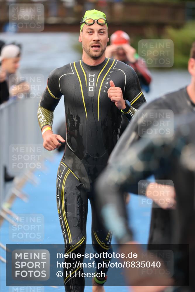 25.08.2024 - Elbe Triathlon Hamburg H.Heesch http://msf.ph/oto/6835040 25.08.2024 08:34:29 Schwimmen 35, 48, 52, 55, 58, 83, 84, 94, 97 meine-sportfotos.de