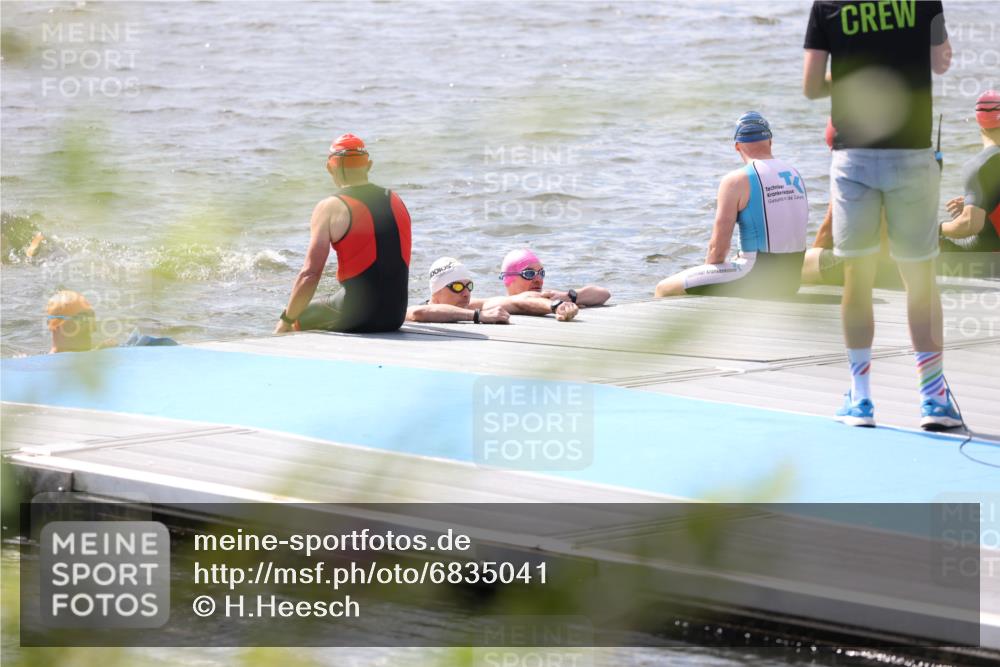 25.08.2024 - Elbe Triathlon Hamburg H.Heesch http://msf.ph/oto/6835041 25.08.2024 13:58:15 Schwimmen  meine-sportfotos.de