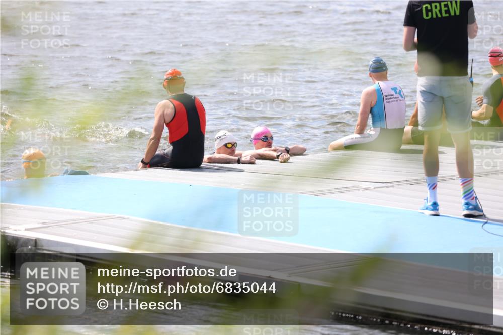 25.08.2024 - Elbe Triathlon Hamburg H.Heesch http://msf.ph/oto/6835044 25.08.2024 13:58:15 Schwimmen  meine-sportfotos.de