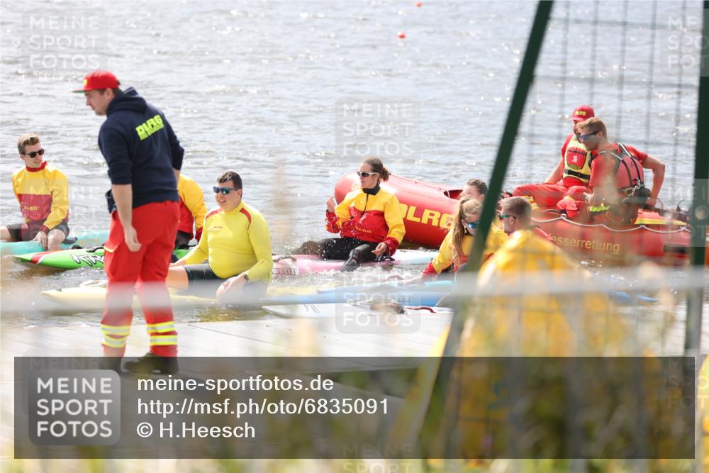 25.08.2024 - Elbe Triathlon Hamburg H.Heesch http://msf.ph/oto/6835091 25.08.2024 13:59:55 Schwimmen  meine-sportfotos.de