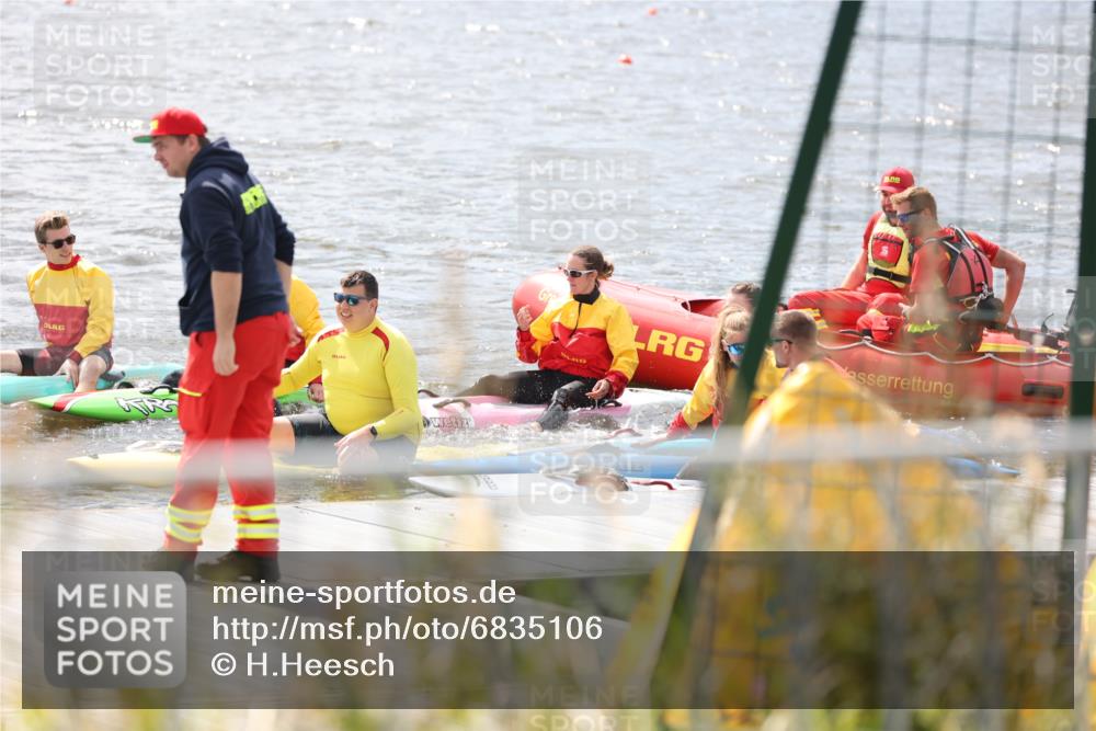 25.08.2024 - Elbe Triathlon Hamburg H.Heesch http://msf.ph/oto/6835106 25.08.2024 13:59:55 Schwimmen  meine-sportfotos.de