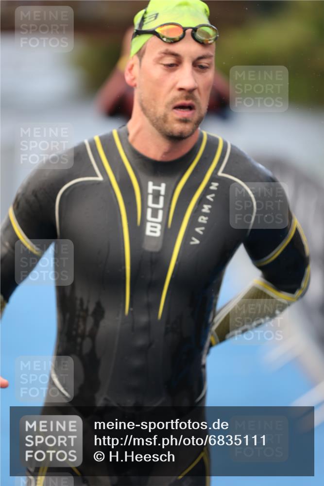 25.08.2024 - Elbe Triathlon Hamburg H.Heesch http://msf.ph/oto/6835111 25.08.2024 08:34:31 Schwimmen 35, 48, 52, 55, 58, 83, 84, 94, 97 meine-sportfotos.de